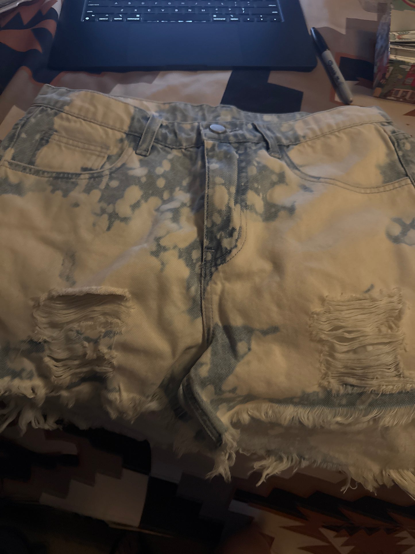 Acid wash shorts - m
