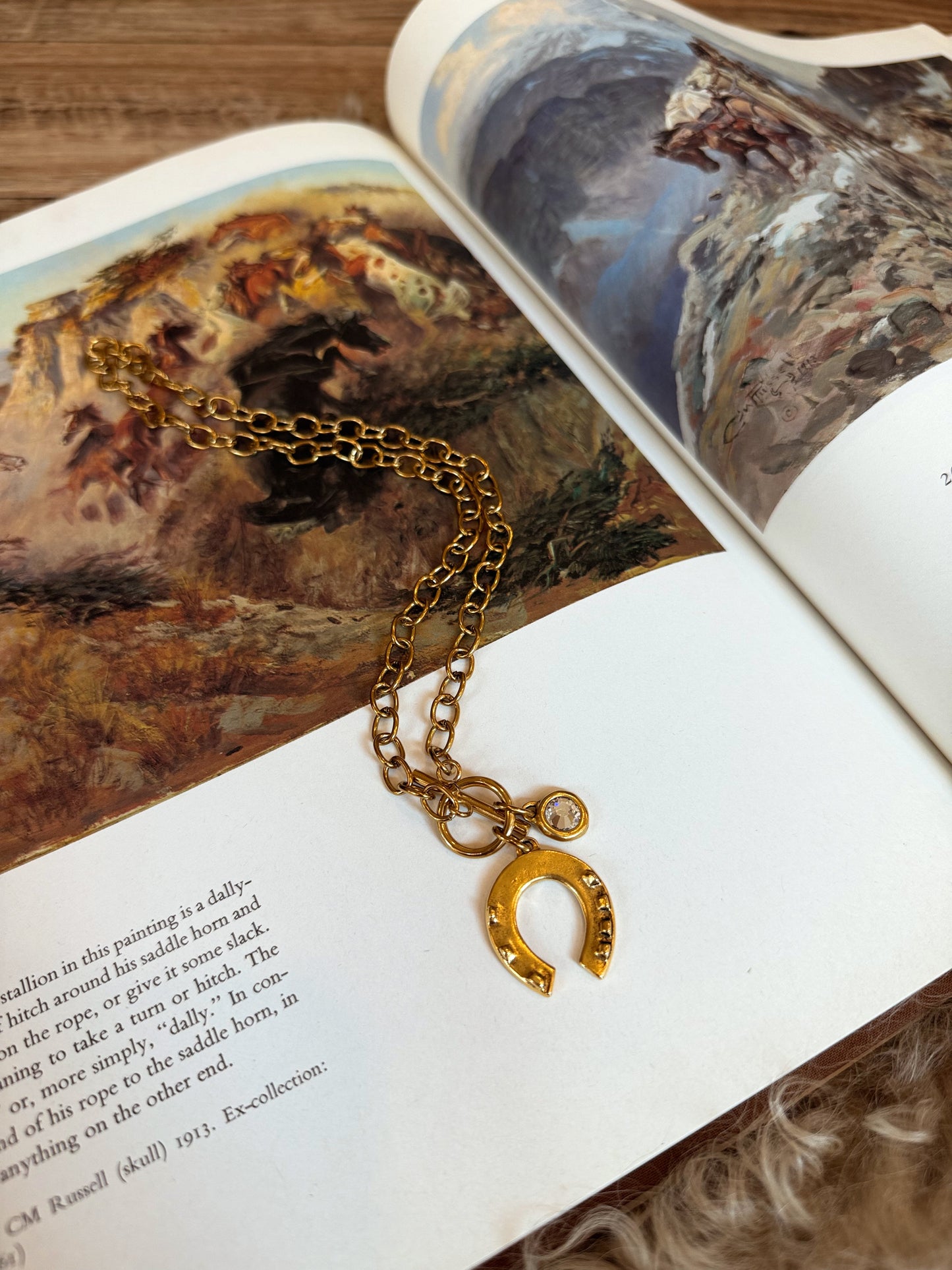 The Lucky Horseshoe Necklace in Gold