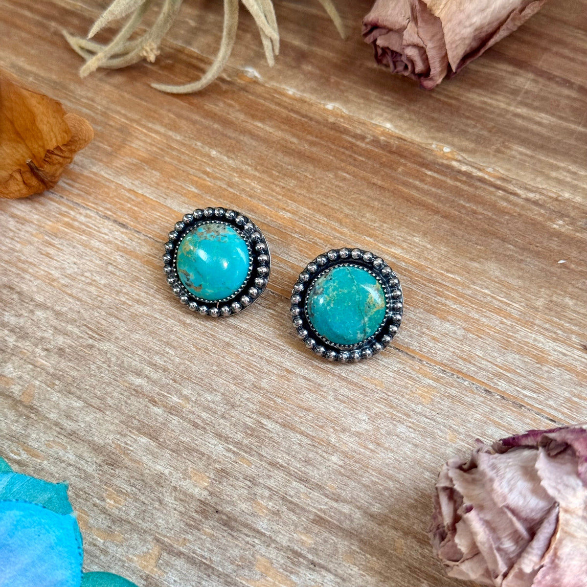Round Turquoise Beaded Border Stud Earring